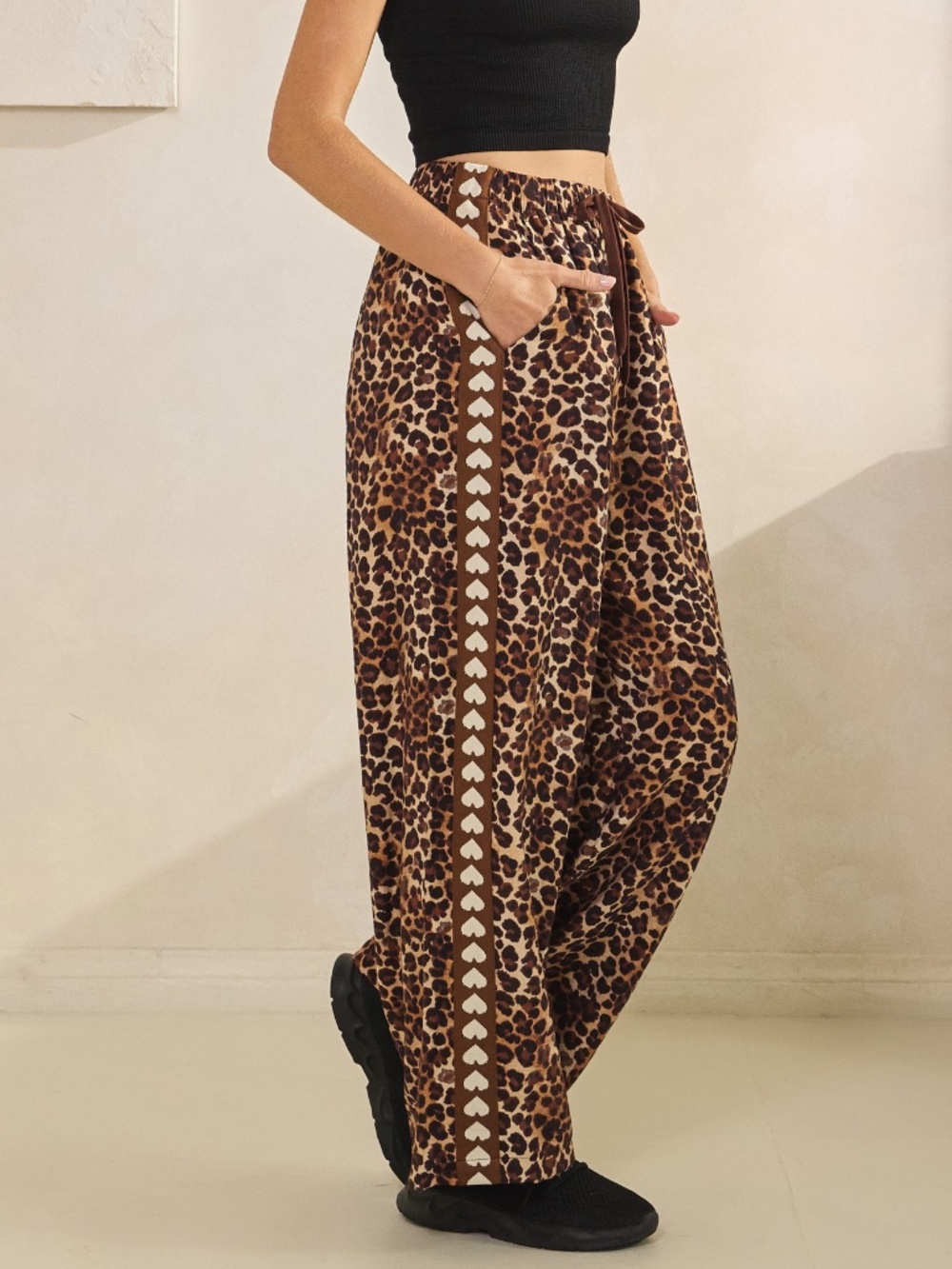 Veveret Leopard Print Heart Side Panel Wide Leg Pants